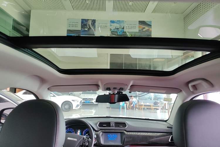 Used Haval H2 2018 Blue-Label 1.5T Dual-Clutch Two-Wheel-Drive Luxury Model Headliner