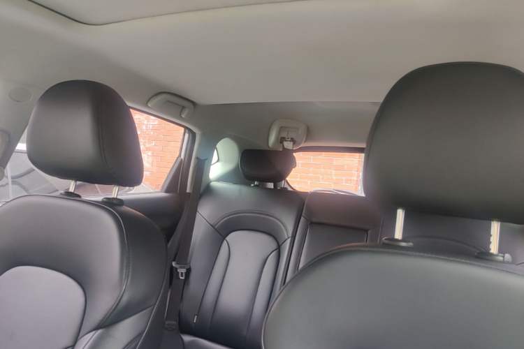 Used Haval H2 2018 Red-Label 1.5T Dual-Clutch Two-Wheel-Drive Elite Model Headliner