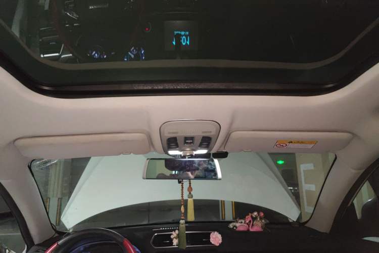 Used Haval H2 2018 Blue-Label 1.5T Dual-Clutch Two-Wheel-Drive Luxury Model Headliner
