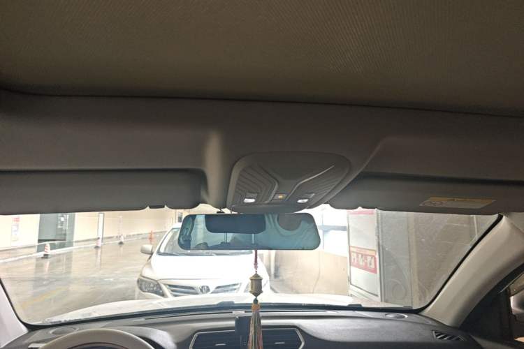 Used Haval H2 2018 Chuanxiang Edition Blue Badge 1.5T Manual Two-Wheel Drive Fashionable Model Headliner