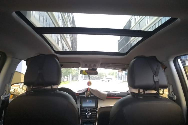 Used Haval H2 2018 Red-Label 1.5T Dual-Clutch Two-Wheel-Drive Luxury Model Headliner