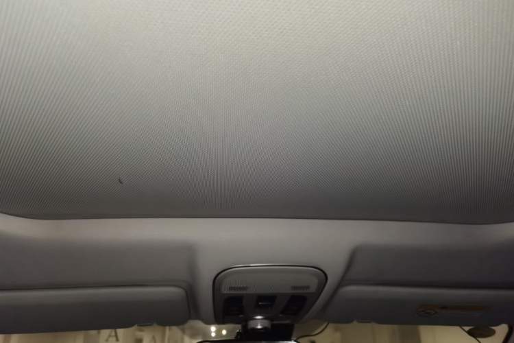 Used Haval H2 2018 Red-Label 1.5T Dual-Clutch Two-Wheel-Drive Luxury Model Headliner