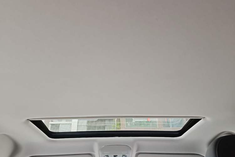 Used Haval H2 2018 Red-Label 1.5T Dual-Clutch Two-Wheel-Drive Elite Model Headliner