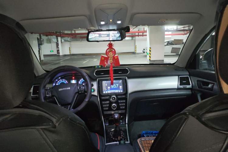 Used Haval H2 2018 Chuanxiang Edition Red Badge 1.5T Manual Two-Wheel Drive Fashionable Model Headliner