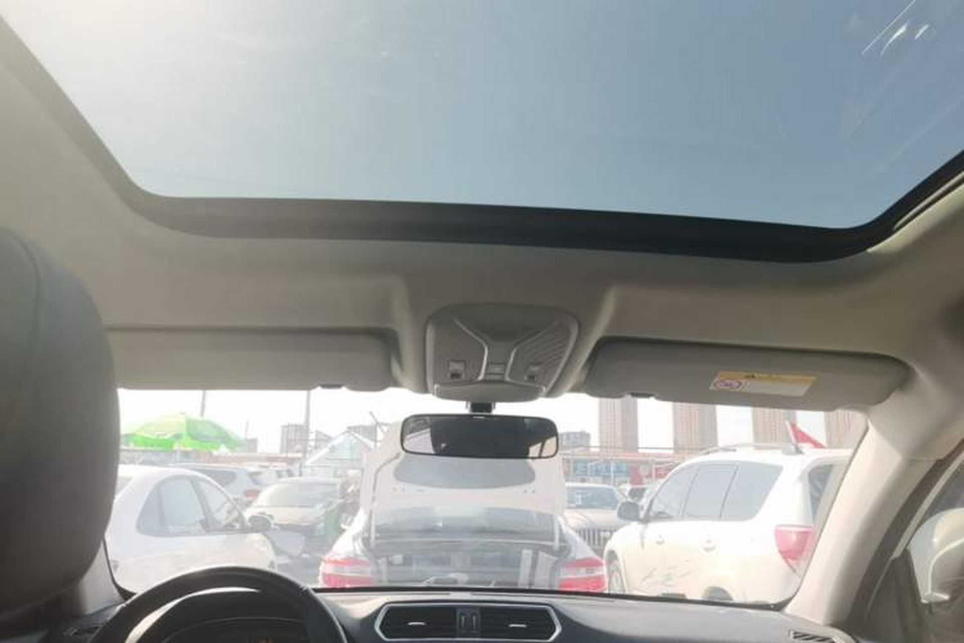 Used Haval H2 2018 Chuanxiang Edition Blue Badge 1.5T Manual Two-Wheel Drive Fashionable Model Headliner