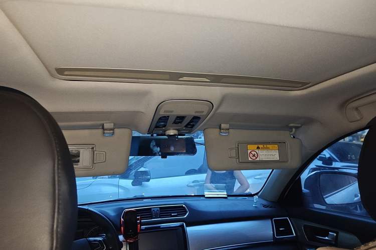 Used Haval H2 2018 Red-Label 1.5T Dual-Clutch Two-Wheel-Drive Elite Model Headliner