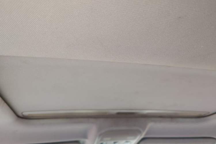 Used Haval H2 2018 Red-Label 1.5T Dual-Clutch Two-Wheel-Drive Elite Model Headliner