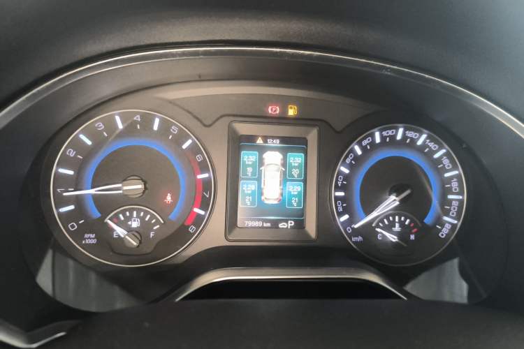 Used Haval H2 2018 Chuanxiang Edition Blue Badge 1.5T Dual-Clutch Two-Wheel Drive Fashionable Model Instrument Cluster