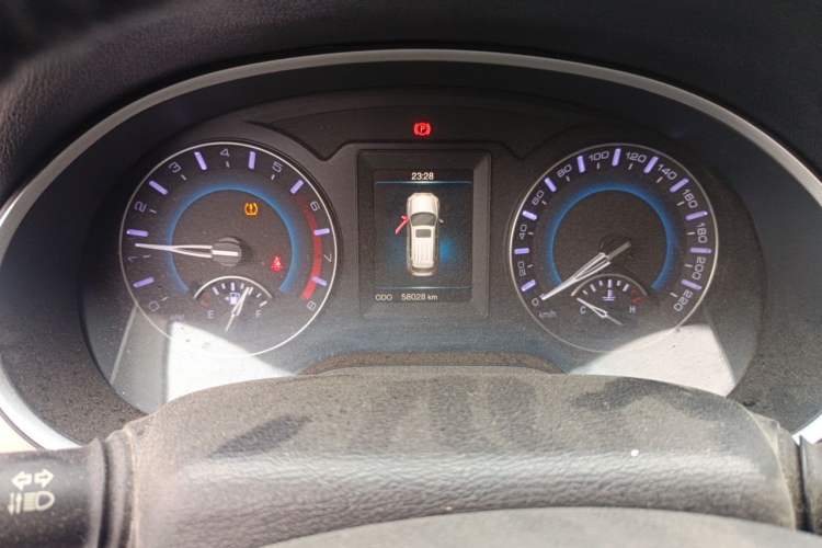 Used Haval H2 2018 Chuanxiang Edition 1.5T Manual Two-Wheel Drive Fashion Model China V Standard Instrument Cluster