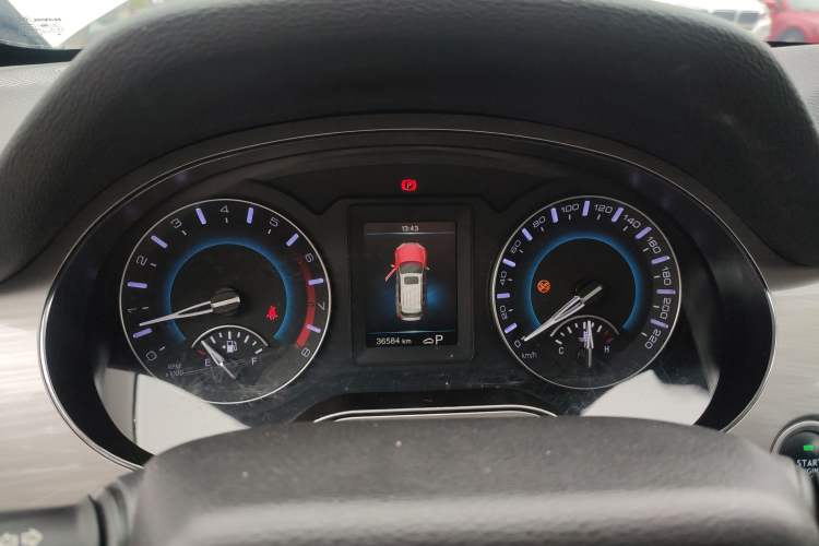 Used Haval H2 2018 Red-Label 1.5T Dual-Clutch Two-Wheel-Drive Luxury Model Instrument Cluster
