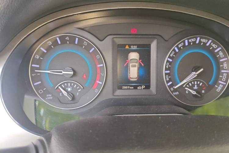 Used Haval H2 2018 Chuanxiang Edition 1.5T Dual-Clutch Two-Wheel Drive ZhiShang Model China V Standard Instrument Cluster