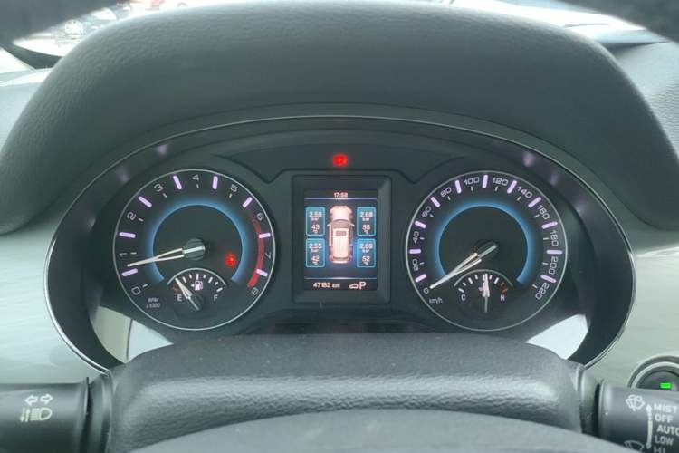Used Haval H2 2018 Red-Label 1.5T Dual-Clutch Two-Wheel-Drive Luxury Model Instrument Cluster