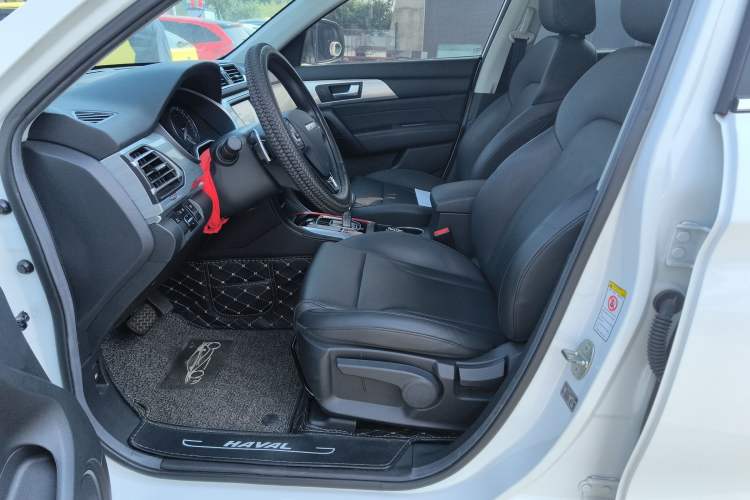 Used Haval H2 2018 1.5T Dual-Clutch Two-Wheel Drive Fashion Model China VI Standard Interior 1