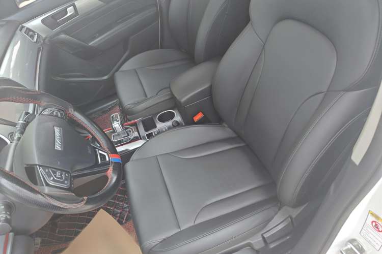 Used Haval H2 2018 1.5T Dual-Clutch Two-Wheel Drive Fashion Model China VI Standard Interior 1
