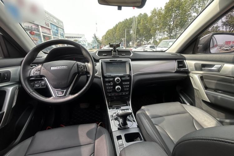 Used Haval H2 2018 Red-Label 1.5T Dual-Clutch Two-Wheel-Drive Luxury Model Interior 1