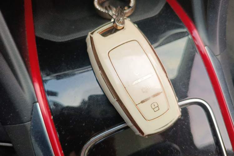 Used Haval H2 2018 Chuanxiang Edition Blue Badge 1.5T Dual-Clutch Two-Wheel Drive Fashionable Model Interior 1