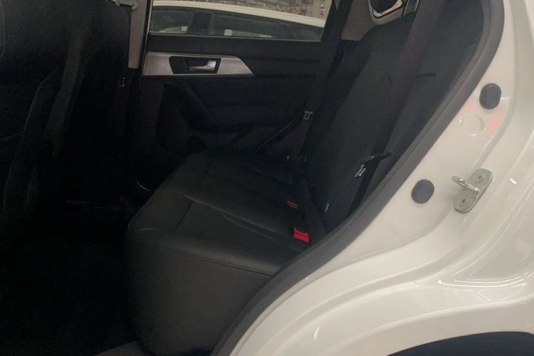 Used Haval H2 2018 Chuanxiang Edition Red Badge 1.5T Manual Two-Wheel Drive Fashionable Model Interior 1