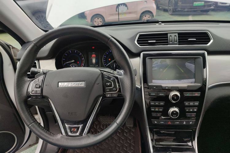 Used Haval H2 2018 Red-Label 1.5T Dual-Clutch Two-Wheel-Drive Luxury Model Interior 2