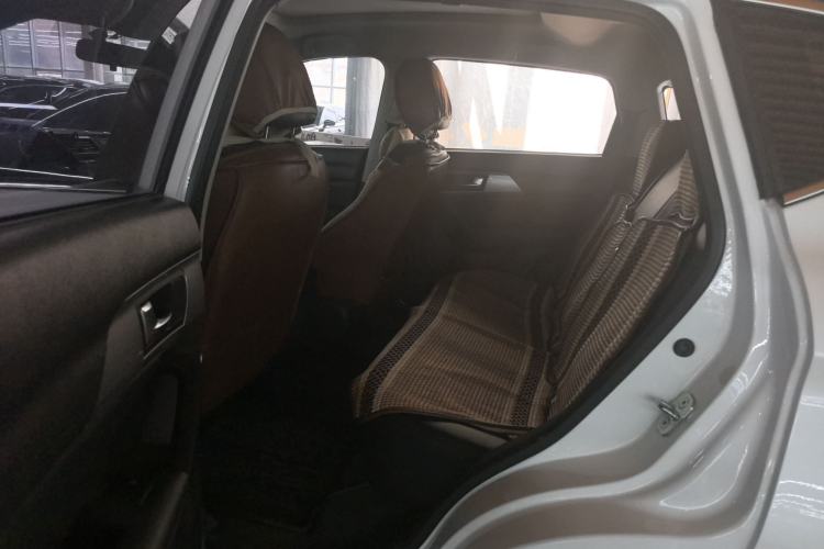 Used Haval H2 2018 Chuanxiang Edition Red Badge 1.5T Manual Two-Wheel Drive Fashionable Model Interior 2