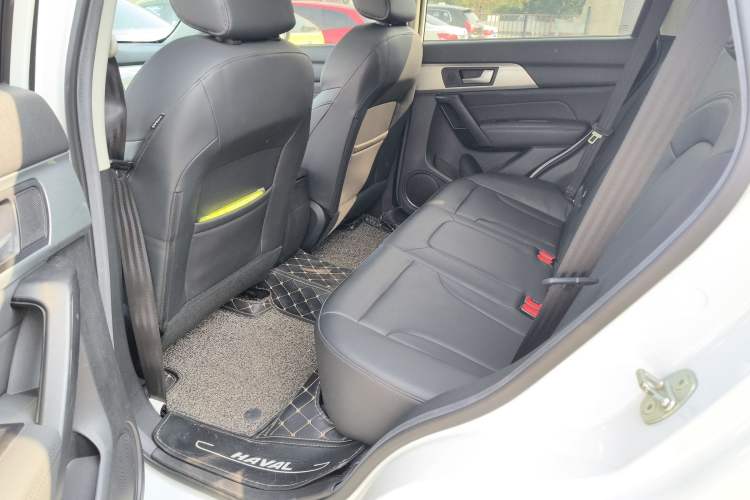 Used Haval H2 2018 1.5T Dual-Clutch Two-Wheel Drive Fashion Model China VI Standard Interior 2