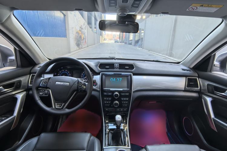 Used Haval H2 2018 Red-Label 1.5T Manual Two-Wheel Drive Luxury Model Interior 2