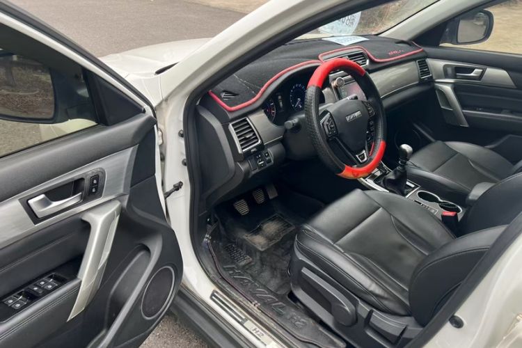 Used Haval H2 2018 Red-Label 1.5T Manual Two-Wheel Drive Elite Model Interior 2