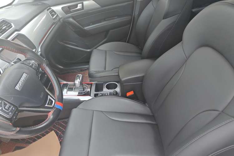 Used Haval H2 2018 1.5T Dual-Clutch Two-Wheel Drive Fashion Model China VI Standard Interior 2