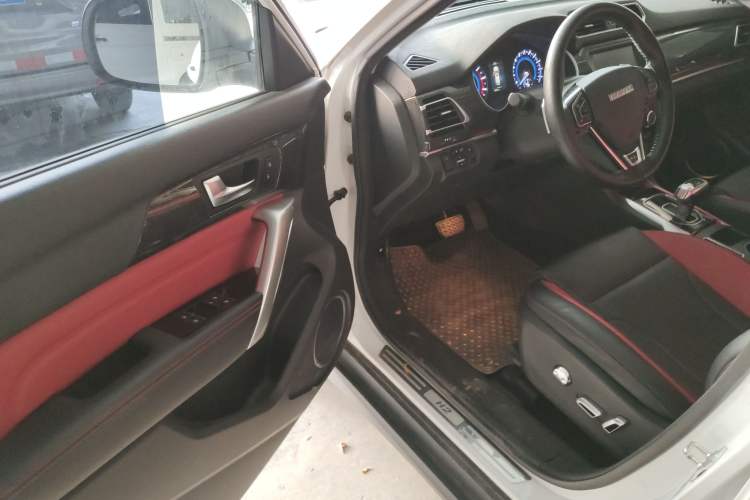 Used Haval H2 2018 Blue-Label 1.5T Dual-Clutch Two-Wheel-Drive Luxury Model Interior 2