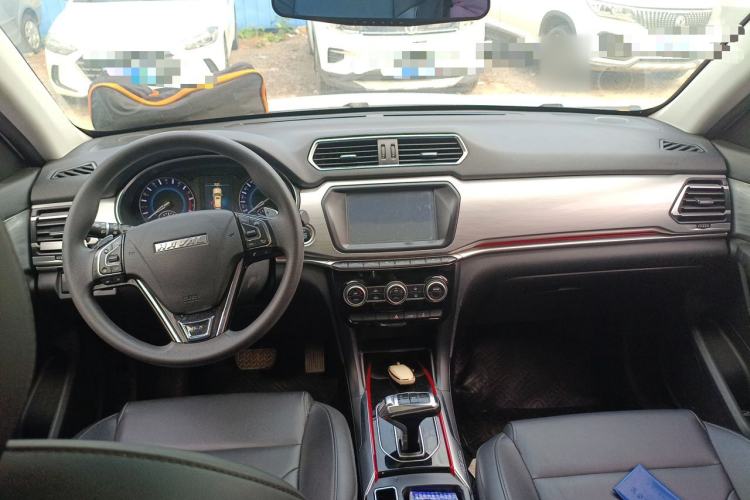 Used Haval H2 2018 Chuanxiang Edition Blue Badge 1.5T Dual-Clutch Two-Wheel Drive Fashionable Model Interior 2