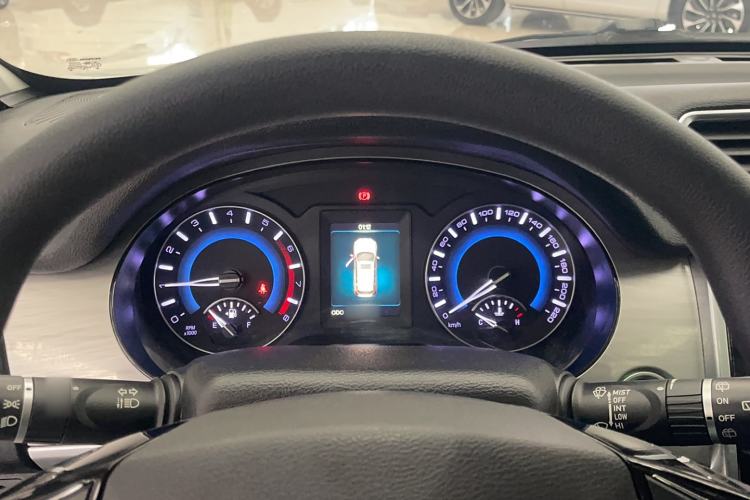 Used Haval H2 2018 Chuanxiang Edition Red Badge 1.5T Manual Two-Wheel Drive Fashionable Model Interior 2