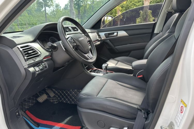 Used Haval H2 2018 Chuanxiang Edition Blue Badge 1.5T Dual-Clutch Two-Wheel Drive ZhiShang Model Interior 2