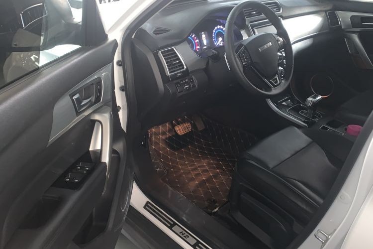 Used Haval H2 2018 Red-Label 1.5T Dual-Clutch Two-Wheel-Drive Luxury Model Interior 2