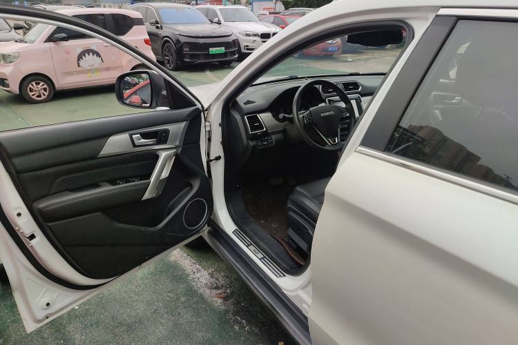 Used Haval H2 2018 Red-Label 1.5T Dual-Clutch Two-Wheel-Drive Luxury Model Interior 3