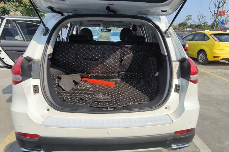 Used Haval H2 2018 1.5T Dual-Clutch Two-Wheel Drive Fashion Model China VI Standard Interior 3