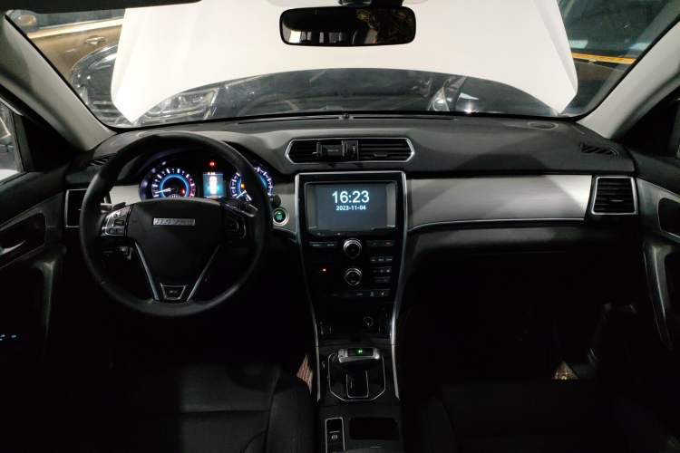 Used Haval H2 2018 Red-Label 1.5T Dual-Clutch Two-Wheel-Drive Luxury Model Interior 3