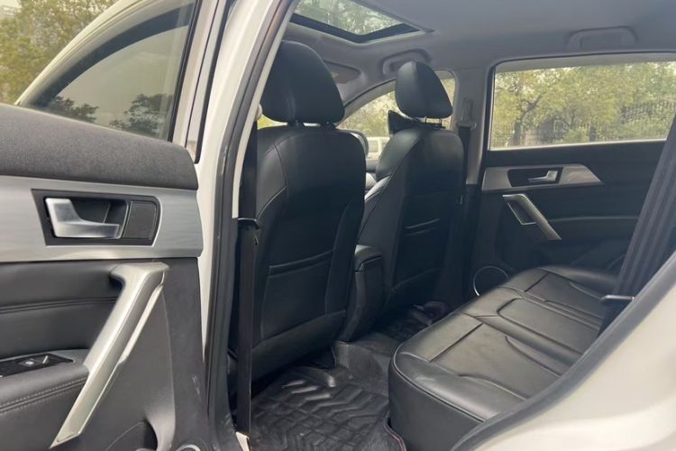 Used Haval H2 2018 Red-Label 1.5T Manual Two-Wheel Drive Elite Model Interior 3
