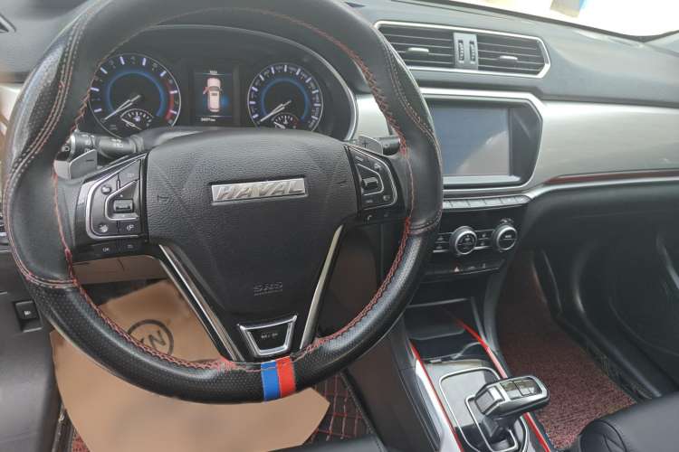Used Haval H2 2018 1.5T Dual-Clutch Two-Wheel Drive Fashion Model China VI Standard Interior 3
