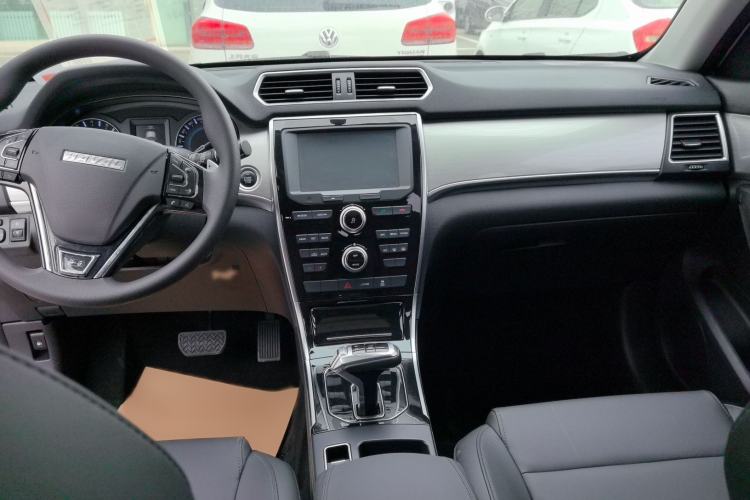 Used Haval H2 2018 1.5T Dual-Clutch Two-Wheel Drive Fashion Model China VI Standard Interior 3