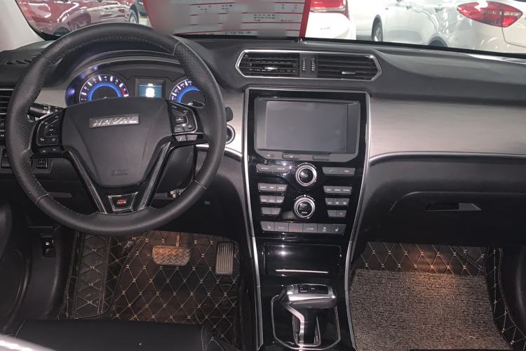 Used Haval H2 2018 Red-Label 1.5T Dual-Clutch Two-Wheel-Drive Luxury Model Interior 3