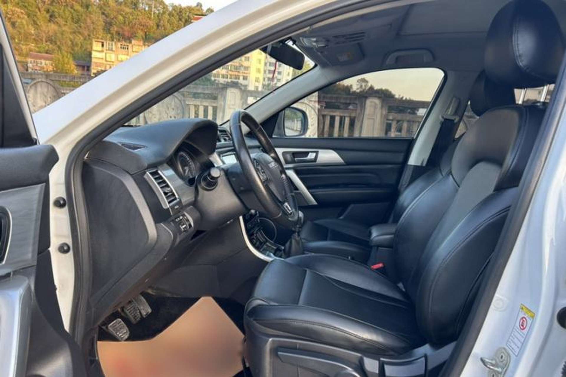 Used Haval H2 2018 Red-Label 1.5T Manual Two-Wheel Drive Luxury Model Interior 4
