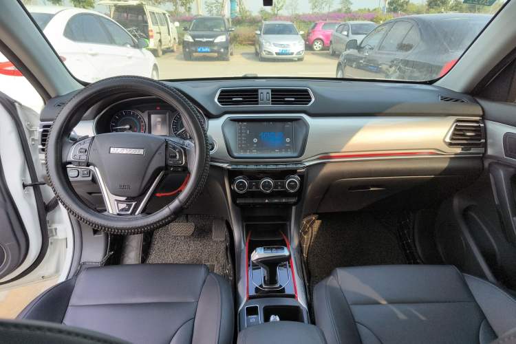 Used Haval H2 2018 1.5T Dual-Clutch Two-Wheel Drive Fashion Model China VI Standard Interior 4