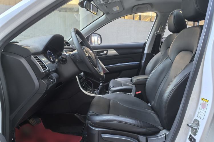 Used Haval H2 2018 Red-Label 1.5T Manual Two-Wheel Drive Luxury Model Interior 4