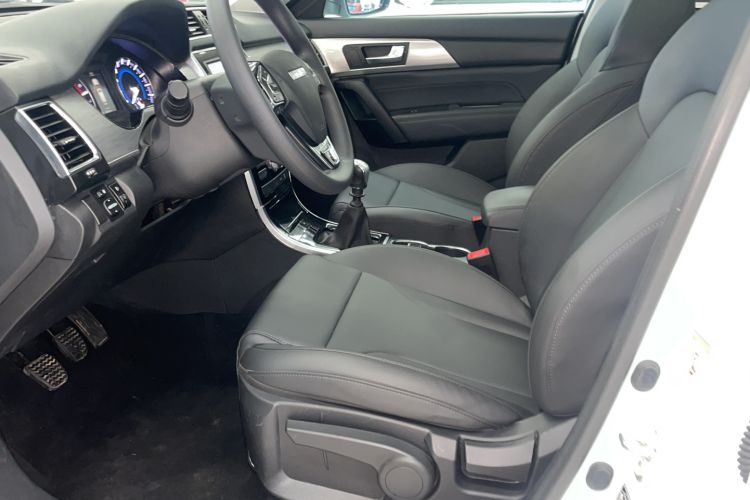 Used Haval H2 2018 Chuanxiang Edition Red Badge 1.5T Manual Two-Wheel Drive Fashionable Model Interior 4