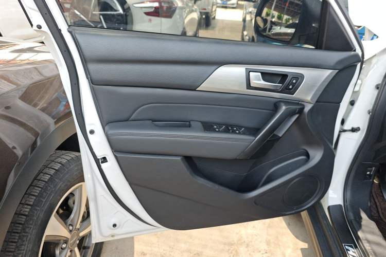 Used Haval H2 2018 1.5T Manual Two-Wheel Drive Luxury Model China VI Standard Left Front Door Interior