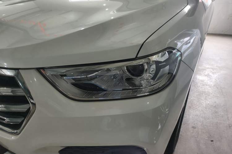 Used Haval H2 2018 Chuanxiang Edition Blue Badge 1.5T Dual-Clutch Two-Wheel Drive ZhiShang Model Left Front Headlight