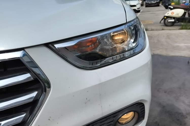 Used Haval H2 2018 1.5T Dual-Clutch Two-Wheel Drive Fashion Model China VI Standard Left Front Headlight
