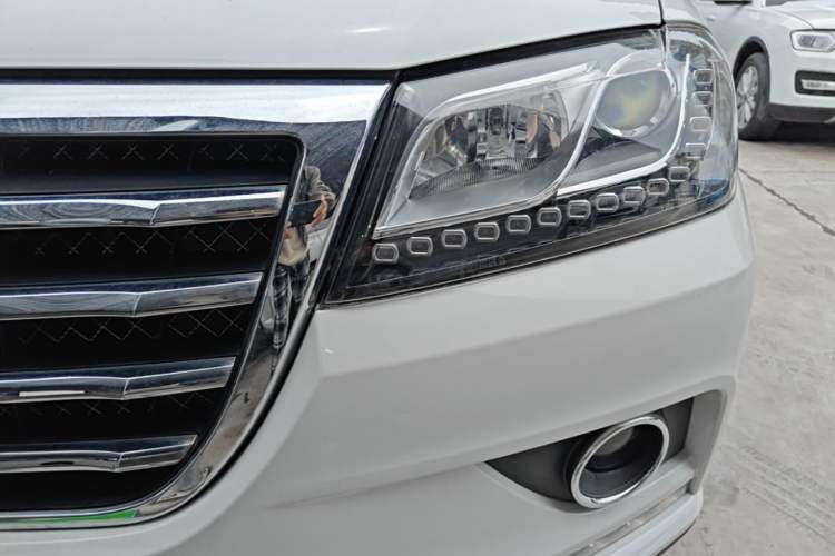 Used Haval H2 2018 Red-Label 1.5T Dual-Clutch Two-Wheel-Drive Luxury Model Left Front Headlight