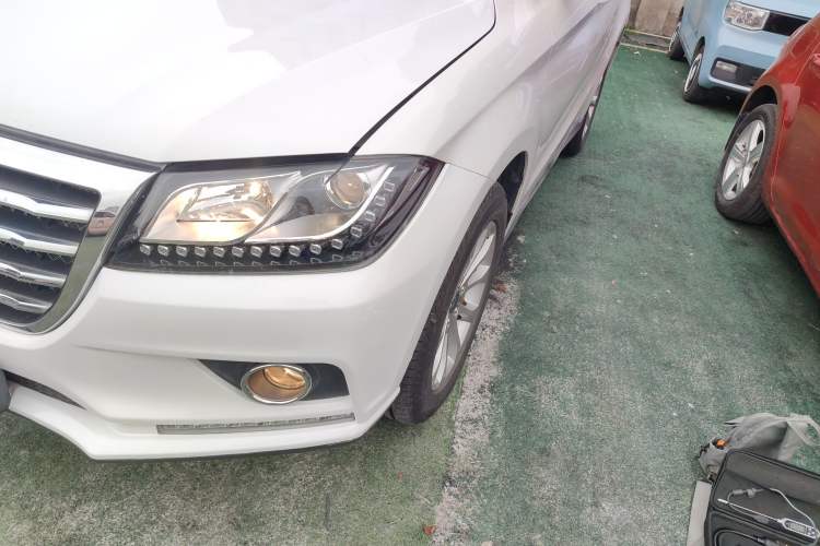 Used Haval H2 2018 Red-Label 1.5T Dual-Clutch Two-Wheel-Drive Luxury Model Left Front Headlight