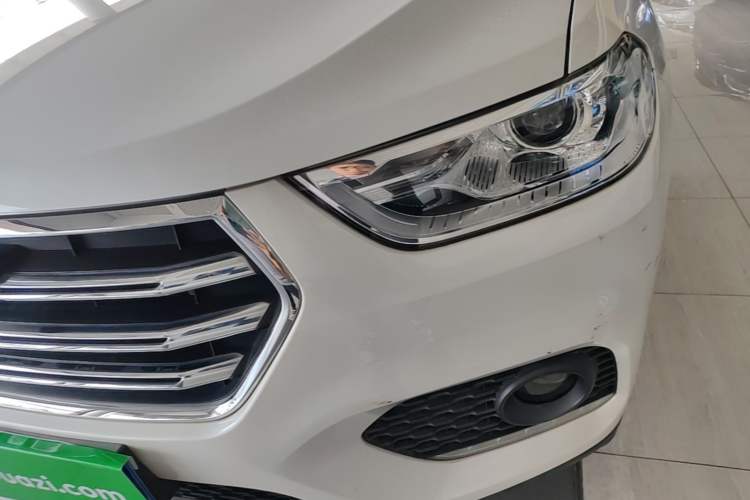 Used Haval H2 2018 Blue-Label 1.5T Dual-Clutch Two-Wheel-Drive Luxury Model Left Front Headlight