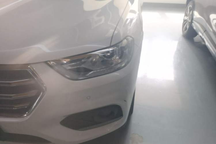 Used Haval H2 2018 1.5T Dual-Clutch Two-Wheel Drive Fashion Model China VI Standard Left Front Headlight